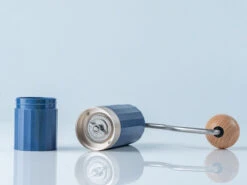 1Zpresso | Q Air Manual Coffee Grinder(1zpresso Q Air) -Cafuné Boutique 1zpresso q air lifestyle 5