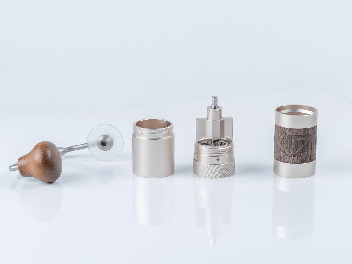 1Zpresso | Q Manual Coffee Grinder(1zpresso q manual coffee grinder) 1Zpresso | Q Manual Coffee Grinder(1zpresso Q Manual Coffee Grinder) -Cafuné Boutique 1zpresso q manual coffee grinder lifestyle 2