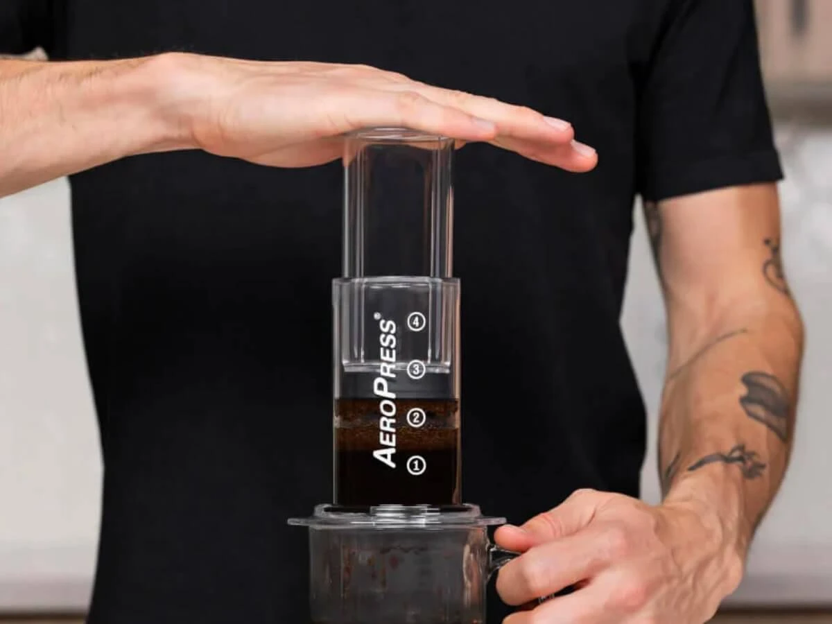 AeroPress | Paper Micro-Filters(Aeropress paper micro filters) AeroPress | Paper Micro-Filters(Aeropress Paper Micro Filters) -Cafuné Boutique Aeropress clear coffee press in use 918ef2b7 0bf7 45b1 a057 1f3b1aed67b1