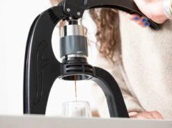 Flair | Espresso Maker - NEO Flex(Flair Espresso Maker Neo Flex) 4 Flair | Espresso Maker - NEO Flex(Flair Espresso Maker Neo Flex) -Cafuné Boutique Flair Neo flex lifestyle 2