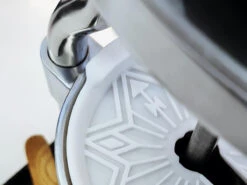 Broken Gooseneck | Pop ROK Manual Grinder Hopper Cover(Broken Gooseneck Pop Rok) -Cafuné Boutique Pop Rok Compass White CloseUp