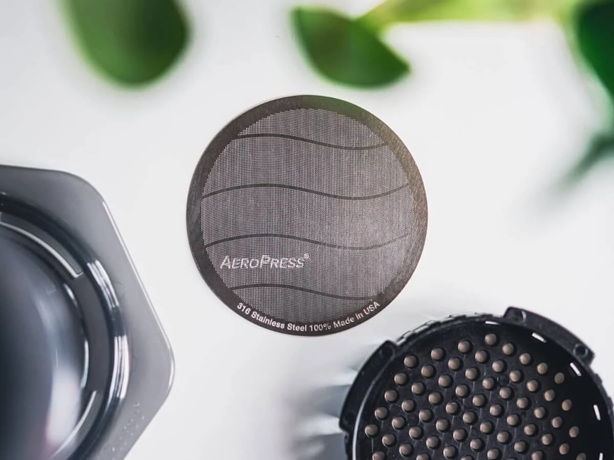 AeroPress | Stainless Steel Filter(Aeropress stainless steel filter) AeroPress | Stainless Steel Filter(Aeropress Stainless Steel Filter) -Cafuné Boutique aeropress stainless steel filter lifestyle 1