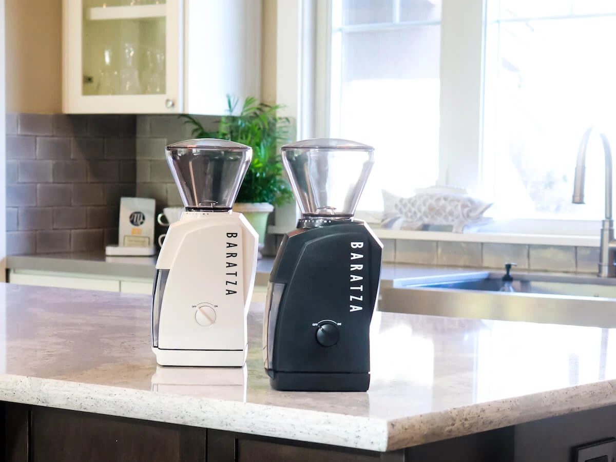 Baratza | Encore Coffee Grinder - White(Baratza encore white) Baratza | Encore Coffee Grinder - White(Baratza Encore White) -Cafuné Boutique baratza encore new look black white lifestyle 3