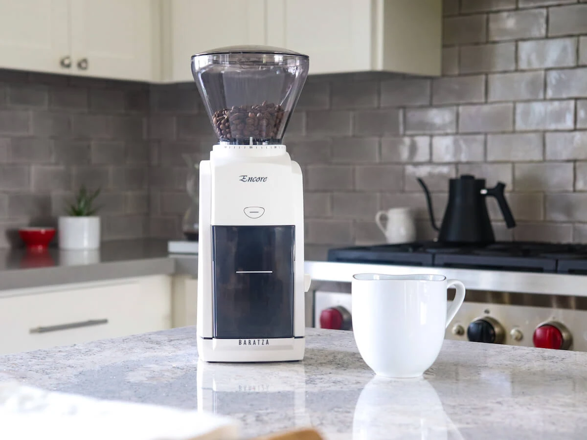 Baratza | Encore Coffee Grinder - White(Baratza encore white) Baratza | Encore Coffee Grinder - White(Baratza Encore White) -Cafuné Boutique baratza encore new look white lifestyle 3