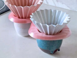 Broken Gooseneck | Yoki-Mimi Dripper Support(Broken Gooseneck Yoki Mimi) -Cafuné Boutique broken goosneck yoki mimi origami dripper support lifestyle 2