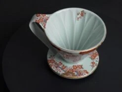 CAFEC | 50th Anniversary Imari-Ware Flower Dripper (Limited Edition)(Cafec 50th Anniversary Imari Ware Flower Dripper Limited Edition) -Cafuné Boutique cafec 50th anniversary imari ware flower dripper 4 cup lifestyle 4