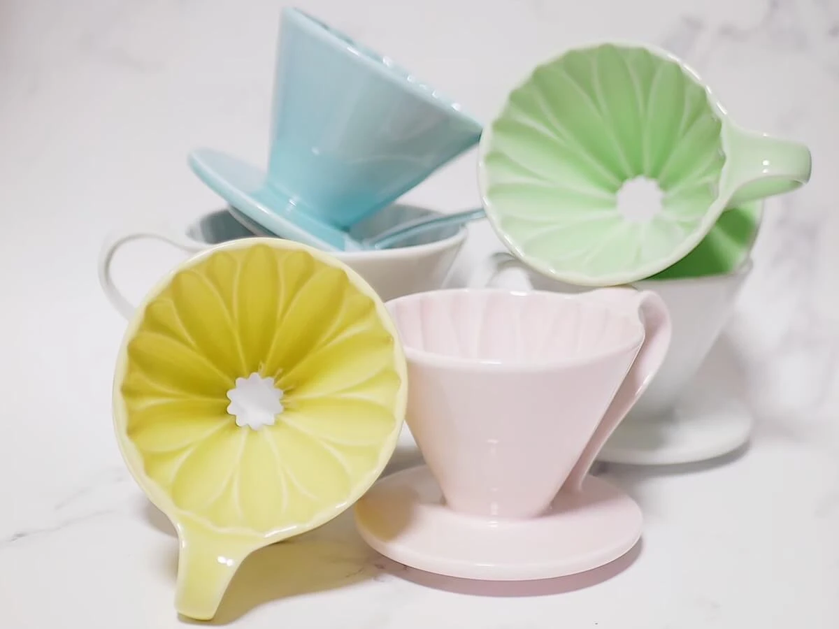 CAFEC | Porcelain Flower Dripper - 2-4 Cup(Cafec porcelain flower dripper 2 4 cup) CAFEC | Porcelain Flower Dripper - 2-4 Cup(Cafec Porcelain Flower Dripper 2 4 Cup) -Cafuné Boutique cafec flower dripper lifestyle 1