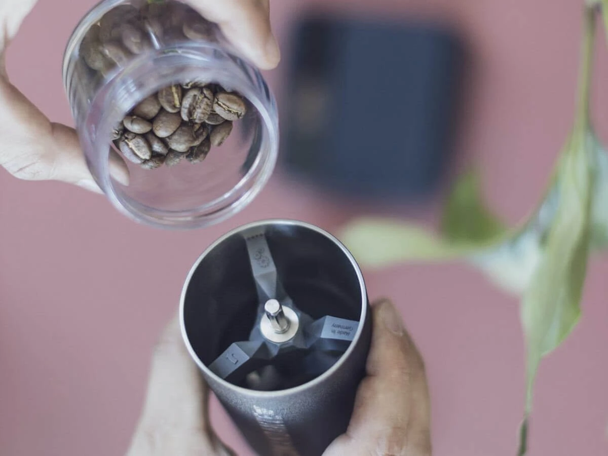 Comandante | C40 MK4 Nitro Blade Coffee Grinder - American Cherry(Comandante c40 mk4 nitro blade grinder american cherry) Comandante | C40 MK4 Nitro Blade Coffee Grinder - American Cherry(Comandante C40 Mk4 Nitro Blade Grinder American Cherry) -Cafuné Boutique comandante c40 mk4 grinder lifestyle 2 a5d923da d044 4fb5 a979 6c0f3b65833a