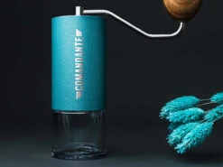 Comandante | C40 MK4 Nitro Blade Coffee Grinder - Alpine Lagoon(Comandante C40 Mk4 Nitro Blade Grinder Alpine Lagoon) 4 Comandante | C40 MK4 Nitro Blade Coffee Grinder - Alpine Lagoon(Comandante C40 Mk4 Nitro Blade Grinder Alpine Lagoon) -Cafuné Boutique comandante c40 mk4 nitro blade grinder alpine lagoon lifestyle 3