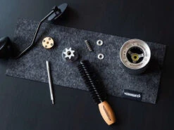 Comandante | Long Neck Brush(Comandante Long Neck Brush) -Cafuné Boutique comandante long neck brush lifestyle 1