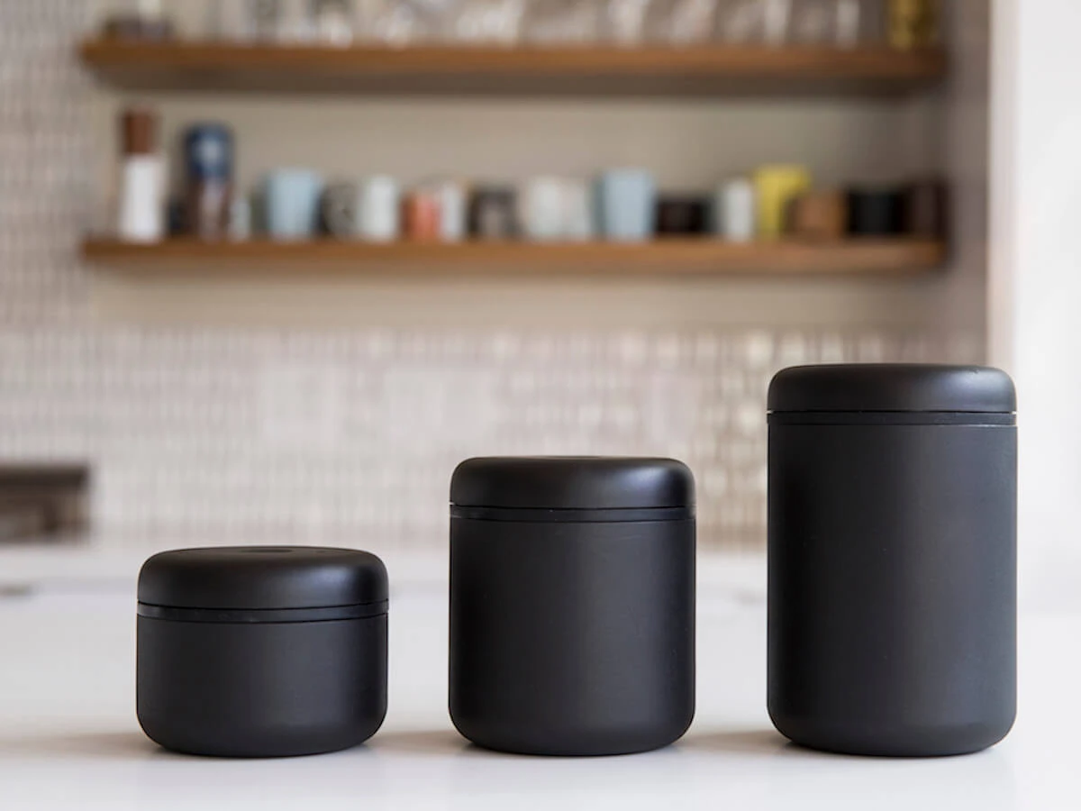 Fellow | Atmos Vacuum Canister - Matte Black(Fellow atmos vacuum canister matte black) Fellow | Atmos Vacuum Canister - Matte Black(Fellow Atmos Vacuum Canister Matte Black) -Cafuné Boutique fellow atmos vacuum coffee canister black lifestyle 1