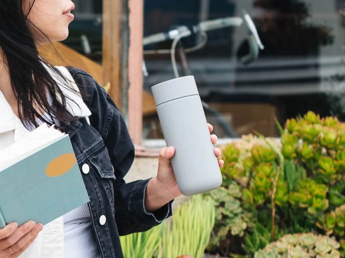 Fellow | Carter Move Mug w. 360° Sip Lid - 16oz(Fellow carter move mug w 360 sip lid 16oz) Fellow | Carter Move Mug W. 360° Sip Lid - 16oz(Fellow Carter Move Mug W 360 Sip Lid 16oz) -Cafuné Boutique fellow carter move mug 360 sip lid lifestyle 6 f0252b36 2eb5 4952 9731 9c000b7dee16