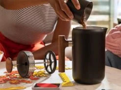 Fellow | Clara French Press - Matte Black W. Walnut(Fellow Clara French Press Matte Black W Walnut) 3 Fellow | Clara French Press - Matte Black W. Walnut(Fellow Clara French Press Matte Black W Walnut) -Cafuné Boutique fellow clara french press lifestyle 4