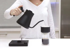 Fellow | Stagg [X] Pour Over Set(Fellow Stagg X Pour Over Set) -Cafuné Boutique fellow stagg x pour over dripper lifestyle 7b7af885 6b6e 4ca7 ab81 44b1331830d2