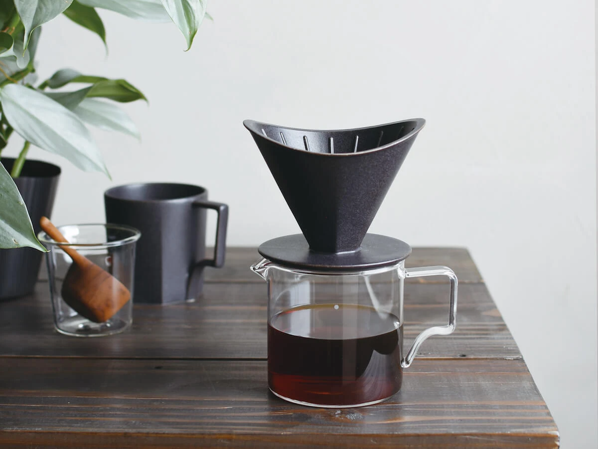 Kinto | OCT Brewer - Black(Kinto oct brewer black) Kinto | OCT Brewer - Black(Kinto Oct Brewer Black) -Cafuné Boutique kinto oct brewer black lifestyle table