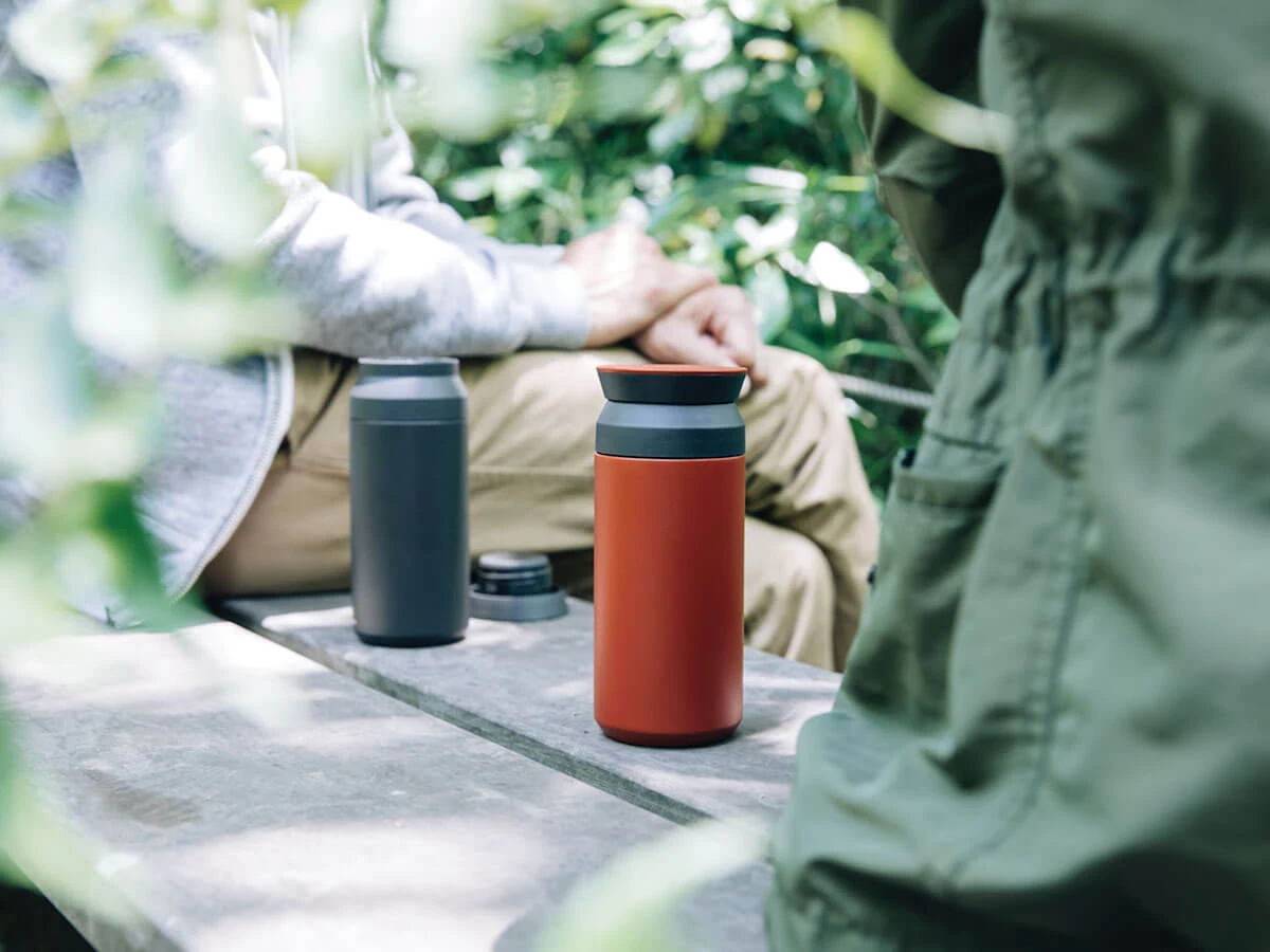 Kinto | Travel Tumbler - Red(Kinto travel tumbler red) Kinto | Travel Tumbler - Red(Kinto Travel Tumbler Red) -Cafuné Boutique kinto travel tumbler black red lifestyle bench
