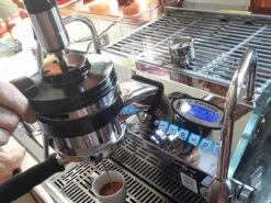 Naked Portafilter | Smart Espresso Profiler(Naked Portafilter Smart Espresso Profiler) -Cafuné Boutique naked portafilter smart espresso profiler lifestyle 11