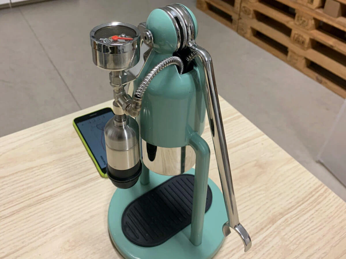 Naked Portafilter | Smart Espresso Profiler, Gauge & Splitter(Naked portafilter smart espresso profiler gauge splitter) Naked Portafilter | Smart Espresso Profiler, Gauge & Splitter(Naked Portafilter Smart Espresso Profiler Gauge Splitter) -Cafuné Boutique naked portafilter smart espresso profiler lifestyle 3