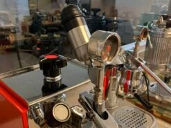 Naked Portafilter | Splitter Hardware For Smart Espresso Profiler(Naked Portafilter Splitter Hardware For Smart Espresso Profiler) -Cafuné Boutique naked portafilter smart espresso profiler lifestyle 9 5931c20e efc5 43f7 bd8a 16524b42cd43