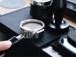 Cafuné Boutique -Cafuné Boutique normcore 58.5mm puck screen lifestyle 3