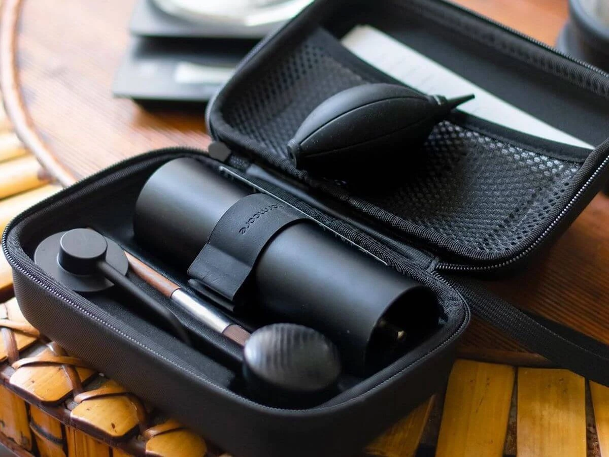 Normcore | Manual Coffee Grinder V2 - Contemporary Burr (Open Box)(Normcore manual coffee grinder v2 contemporary burr open box) Normcore | Manual Coffee Grinder V2 - Contemporary Burr (Open Box)(Normcore Manual Coffee Grinder V2 Contemporary Burr Open Box) -Cafuné Boutique normcore v2 manual coffee grinder lifestyle 11 1