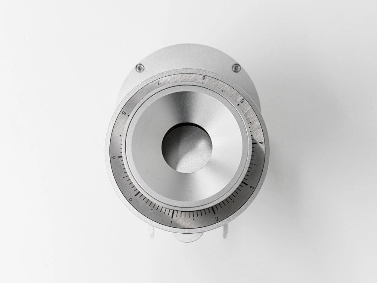 Option-O | Lagom P100 Coffee Grinder - w. Neat Clicker V2(Option o lagom p100 grinder) Option-O | Lagom P100 Coffee Grinder - W. Neat Clicker V2(Option O Lagom P100 Grinder) -Cafuné Boutique option o lagom p100 lifestyle 1