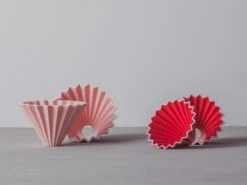 Origami | Dripper - M(Origami Dripper Medium) 4 Origami | Dripper - M(Origami Dripper Medium) -Cafuné Boutique origami dripper lifestyle pink red 1